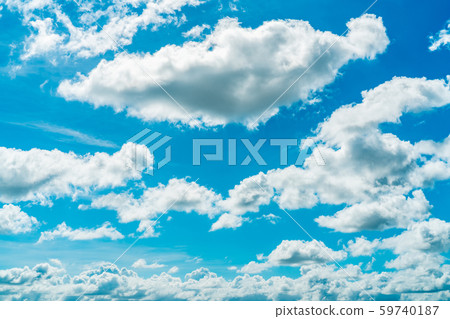 Beautiful blue sky and white cumulus clouds 59740187
