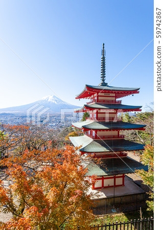 秋天的荒山淺草公園和富士山 秋天的荒山淺草公園和富士山 59742867