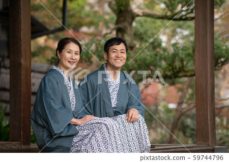 中間夫婦溫泉旅行Yukata Ryokan圖像 59744796