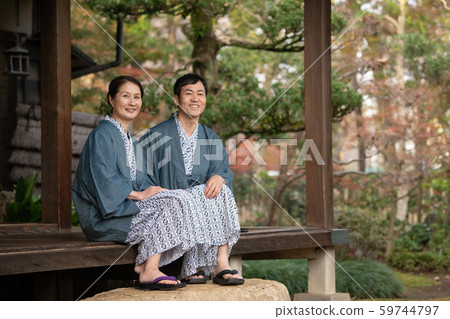 Middle couple hot spring travel Yukata Ryokan image 59744797