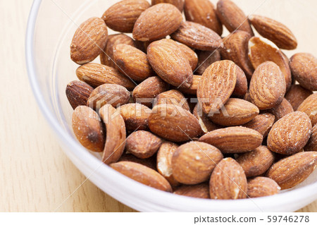 Almond 59746278