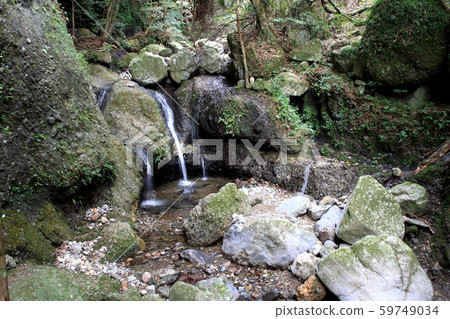 從龍門峽山入口到山頂(Tendoiwa)的爬山路線的視圖 從龍門峽山入口到山頂(Tendoiwa)的爬山路線的視圖 59749034