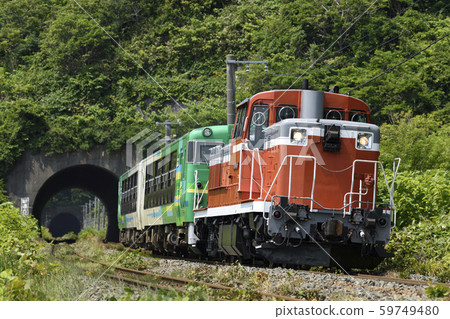 在函館幹線DE15上運行的回風回程列車 59749480