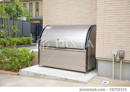 公寓/豪宅垃圾箱中的垃圾箱 59750335