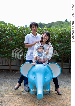Family photo outdoors Family photo outdoors 59753265