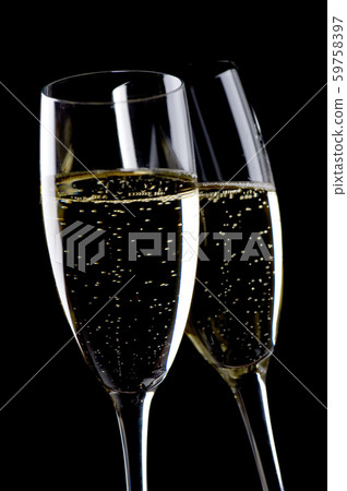 Two glasses champagne close up 59758397
