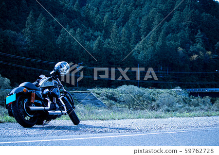 摩托車和山脈 59762728