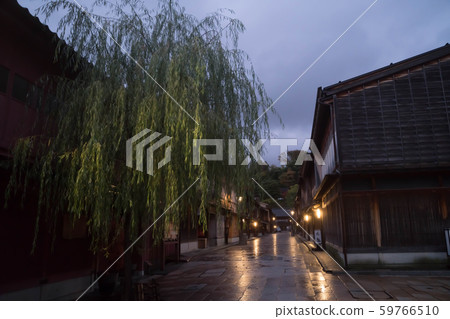 Higashi Chaya district at dawn in autumn Higashi Chaya district at dawn in autumn 59766510