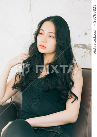 美髮沙龍圖片長長的頭髮黑髮 59769823