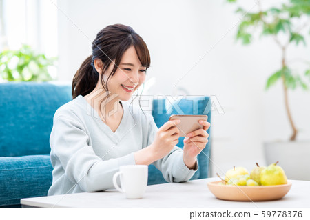 A young lady (a smartphone) 59778376