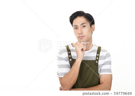 一個男人穿著圍裙 59779689