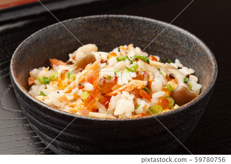 三文魚煮熟的米飯 59780756