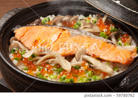 三文魚煮熟的米飯 59780762