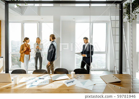 Office workers in the meeting room Office workers in the meeting room 59781946
