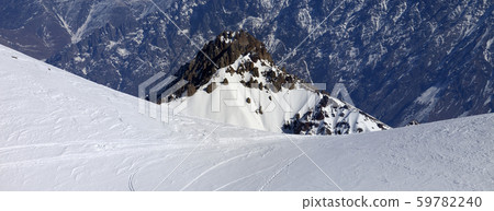 Trace from ski and snowboards on off-piste slope 59782240