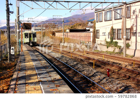 Nakagome line train entering Koumi Line Higashi-Komoro Station Nakagome line train entering Koumi Line Higashi-Komoro Station 59782868