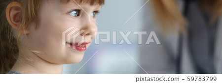 Small smiling kid on meeting with doctor 59783799