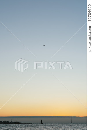 藍色的夕陽的天空 59784690