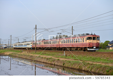 6 series 475 ordinary trains running on the Hokuriku Main Line 59785343
