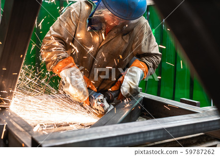 Metalworker working with angle grinder 59787262