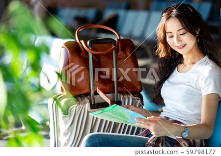 Lifestyle woman travel 59798177