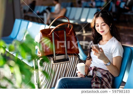 Lifestyle woman travel 59798183