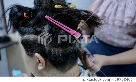 Gray hair problems in working women That has to be dyed in the hair salon Gray hair problems in working women That has to be dyed in the hair salon 59798405