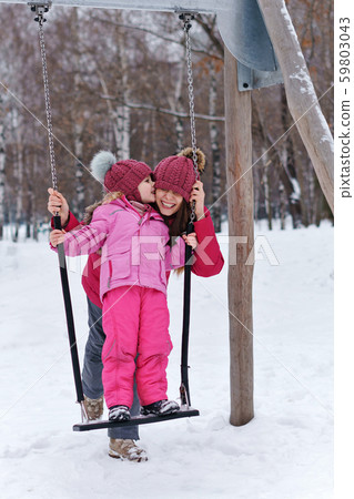 Winter fun family 59803043