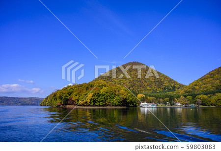 洞爺湖中島紅葉（從遊船上觀看） 59803083