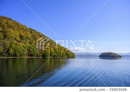 洞爺湖中島和汕頭島(從遊船觀看) 洞爺湖中島和汕頭島(從遊船觀看) 59803086