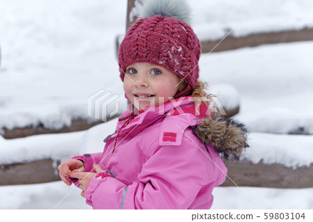 Winter fun child 59803104