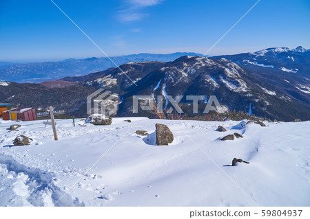 Looking southeast from the top of Mt. Tateshina in Nagano Prefecture in winter (Kitayokodake, Yatsugatake, Kinminezan, Kunishigatake) 59804937