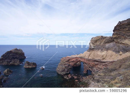 國分海岸（通天橋）的景色（島根縣衝木郡西島島町） 59805296