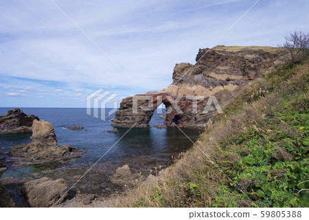 國分海岸（通天橋）的景色（島根縣衝木郡西島島町） 59805388