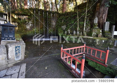 大岩山二世寺的六本木瀑布(富山縣上市町) 大岩山二世寺的六本木瀑布(富山縣上市町) 59805946