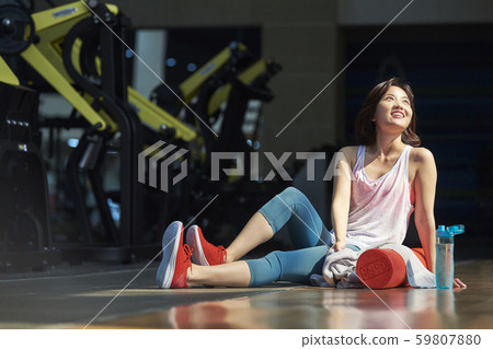 Woman fitness break Woman fitness break 59807880