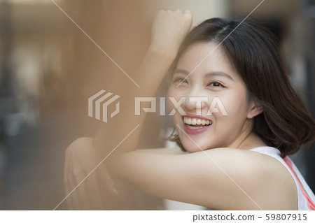 女人健身休息 女人健身休息 59807915