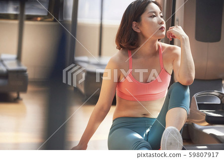 女人健身休息 女人健身休息 59807917