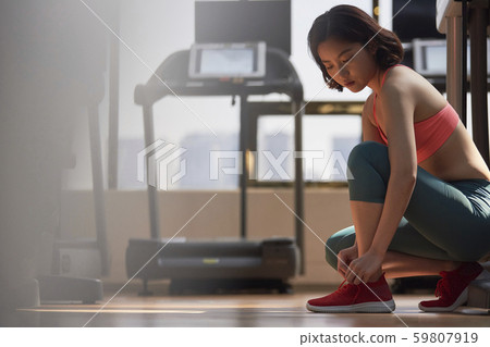女人健身休息 女人健身休息 59807919