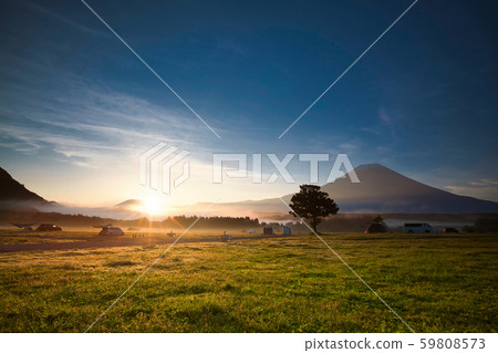 Campsite at dawn 59808573