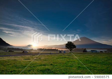 露營地的黎明 59808575