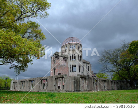 多雲天氣下的廣島原子彈爆炸圓頂 多雲天氣下的廣島原子彈爆炸圓頂 59810530