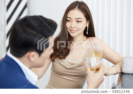 Men and women lifestyle party 59812246