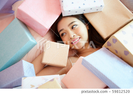 Female Lifestyle Shopping 59812520