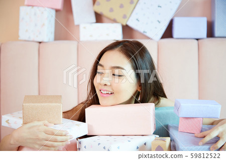 Female Lifestyle Shopping 59812522