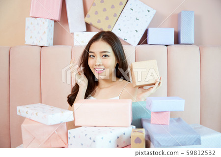 Female Lifestyle Shopping 59812532
