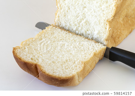 A loaf of bread and a bread knife 59814157