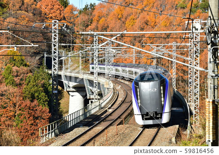 E353系列梓在長野藤見町越過中立河橋 59816456