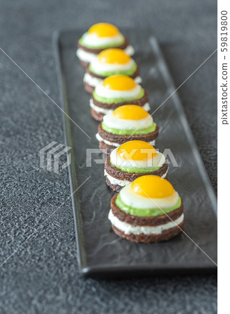 Canape with fried quail eggs 59819800