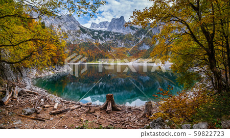 Picturesque Hinterer Gosausee lake, Upper Austria. Picturesque Hinterer Gosausee lake, Upper Austria. 59822723